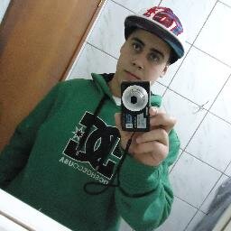 Posso ter cαrαcterísticαs iguαis α mil pessoαs .
Porém tenho personαlidαdes diferentes’ do que quαlquer umα delαs. (:
　　