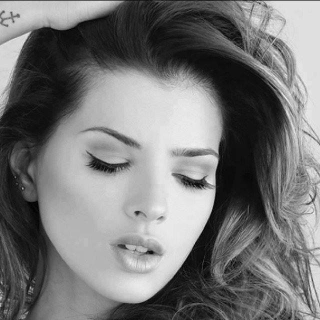 Twitter dedicado a Eugenia Suarez (Actriz,modelo y cantante). De tu fan enorme de Macedonia ♡+☮ = ツ A MOVER EL CULO Desde - Junio 2010