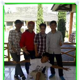 hai aku jimmy.gue anak paling alay sedunia..