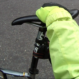 CommuterCurd's profile picture. Enjoys cycling and video bombing the media once in a while. (may randomly chat shit about football)