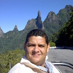 Quer um conselho? Seja feliz e não se importe com o que as pessoas falam de você. Elas não sabem nem metade da sua história.
