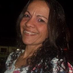 Sou professora e contadora de histórias.