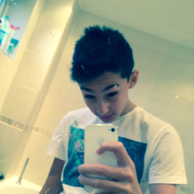 My names Louie and FOLLOW mee!!