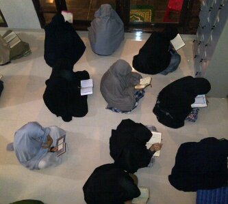 Sahabat yg paling baik a/ apabila kamu melihat wajahnya, kamu teringat akan Allah. Mendengar kata2nya menambah ilmu agama. Melihat gerak-geriknya teringat mati.