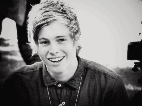 Obsessed with 5sos since 2011