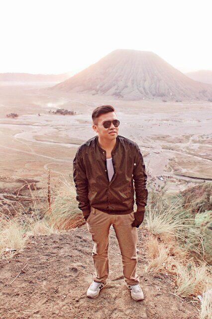 azwar_mndr's profile picture. You’ll Never Walk Alone