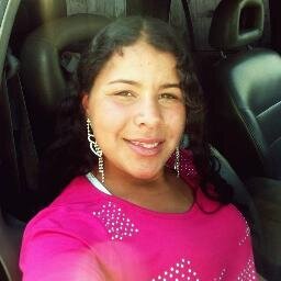 Colorada, 15 anos, amante de um bom pagode, estudante, gaúcha e uma dorminhoca