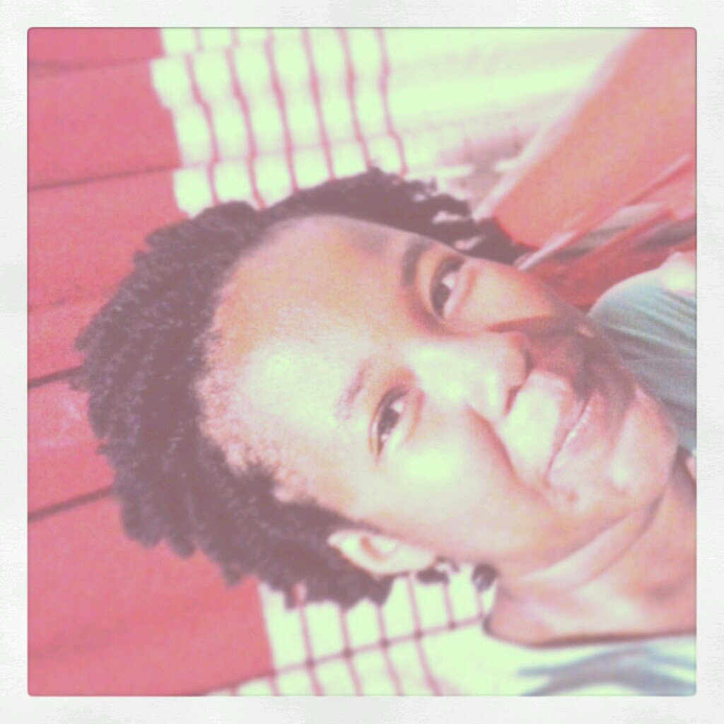 I'm a singer I'm  nineteen I'm a twin and I'm taken...... ohhhh and I love poetry .follow on ig AKILE_AQUI