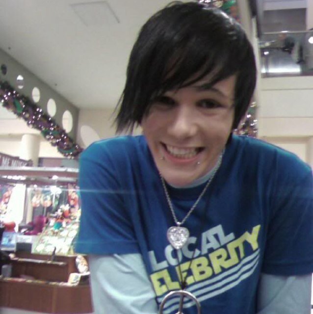 foreverafaux's profile picture. I'll put in a bio when my life gets interesting