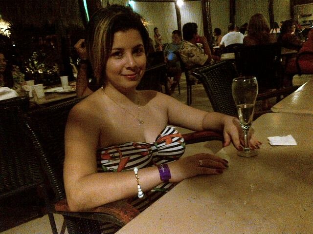 Casada, con una Linda Familia. Estudiante y Trabajadora. Persiguiendo mis suenos estoy! Con una Gran Sonrisa hasta en los Peores Momentos. Agradecida con Dios!