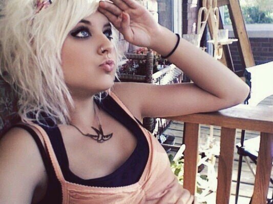 Hi! It's really me Katie Skadoske or Katie Babyfayce whichever you perfer! Love you all! I am a famous Internet model.