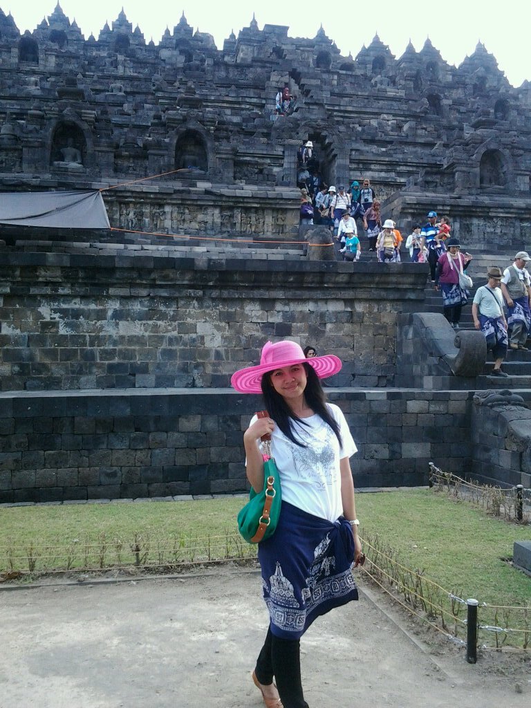 restariana's profile picture. Tax , Accounting University of Indonesia | iam_juragan's