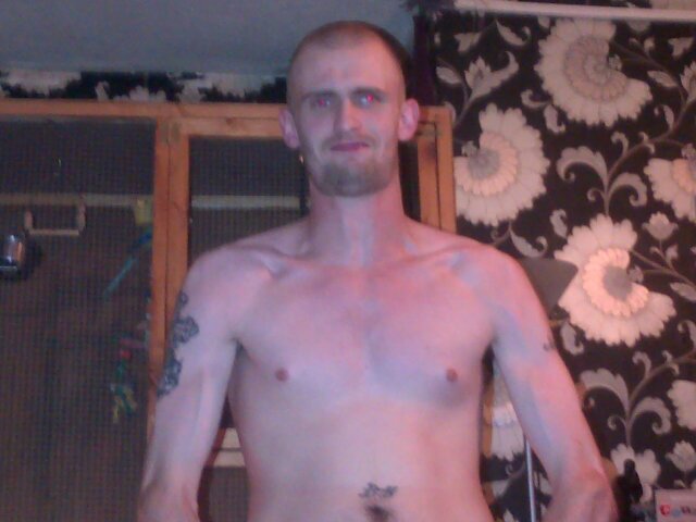 Love relaxing and chilling out, training and newcastle united, like UFC n Boxing and me dogs,I respect me boyz too you know who yous are...BB pin 2A00B67C
