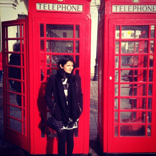 Fashion blogger. Vintage lover . Drama queen . Dreamer
