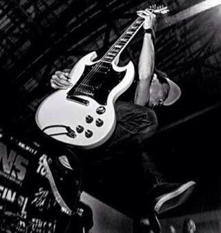 • I play guitars for @FinalAttackJHC • I run @TruesideJakarta Live the life you love and love the life you live.. I.R.I.E