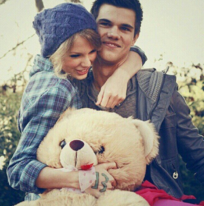 i'm fangirling over Taylor Swift who is catgirling over Meredith who is birdgirling over ME. Because I am a bird.I live in Taylor's birdcage. tweet tweet ♥¹³ 1D