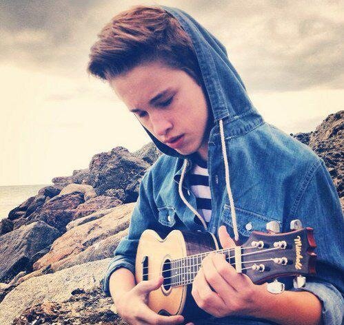 I'm Ryan Kevin Beatty. Born in Clovis, California. I'm 18 years old. An American singer and I love my fans. Would not be here without them. /Roleplayer/