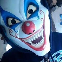 smp achei qe era maluco ! ate descobrir qe tem um tal de Batman que pula do vigezimo andar com uma capa de plastico..rsrs