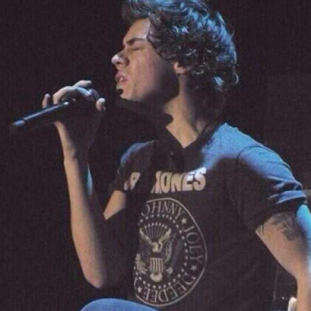 follow @batzouis
she gave you a free dollow
she follows bakck