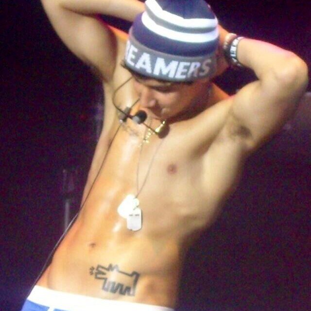 Follow if you're a Janoskianator :) got 0/5 Janoskians :( ..although Gina follows!! #Notaboybandtour 26th May was literally the..BEST NIGHT EVER!❤