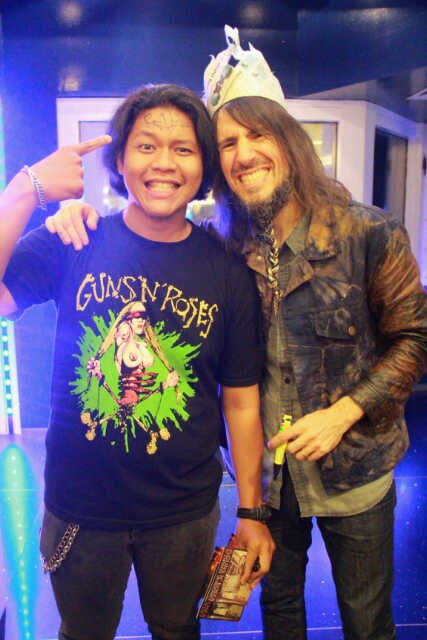 AF. Guitarist of @DeClownsBand | I'm Slash Army, Gunner (Guns N' Roses Fans) | Who's @ResiePutri ? Absolutely My Fn' Future!