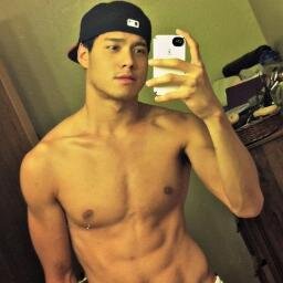 zhaozhaolovegay's profile picture. 