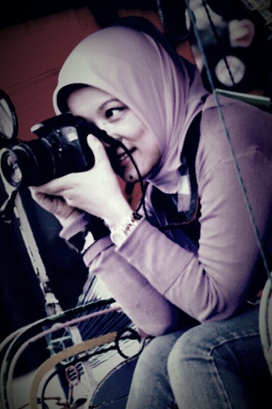 Sundanese, a mom of 2, alumni Fikom Unpad