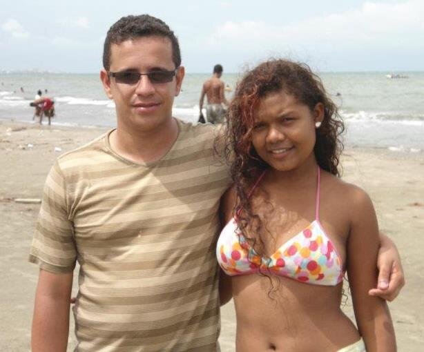 Soy una persona totalmente desconplicada, super sensible, alegre y buena amiga...