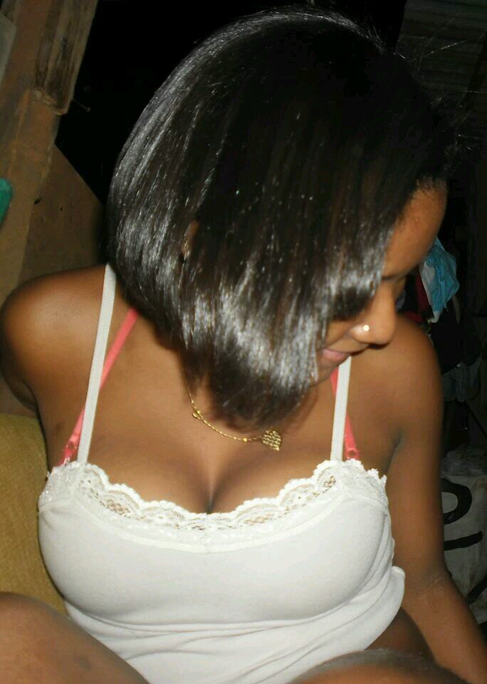 amo dançar::::curtir festas::::namora:::::uma palavra que me define?? justa bateu levou