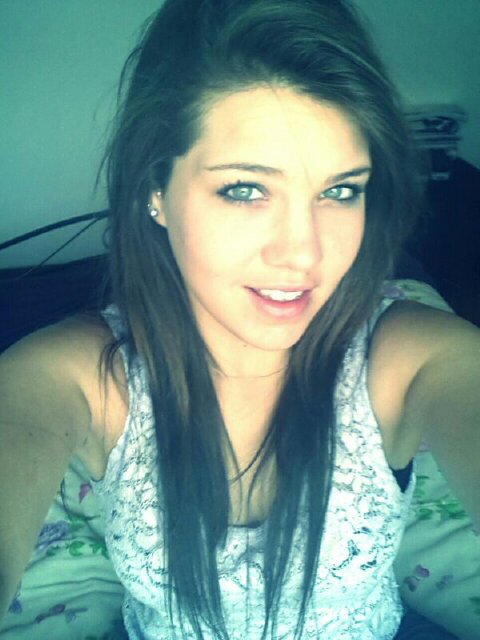 17 years young like having fun and spending time with my loved once !!*̮
