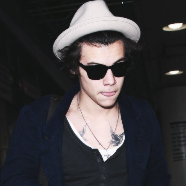 FOLLOW ME ON ACCOUNT @Harry_Girl16 I FOLLOW BACK (JUST ASK).xx