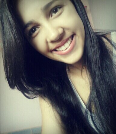 Não tente me entender. Atrás do meu sorriso existe algo que poucos conseguem decifrar.