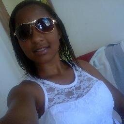 Carolina é uma menina bem difícil de esquecer...Palhaça,preta,debochada,amiga,falo D+ hehe