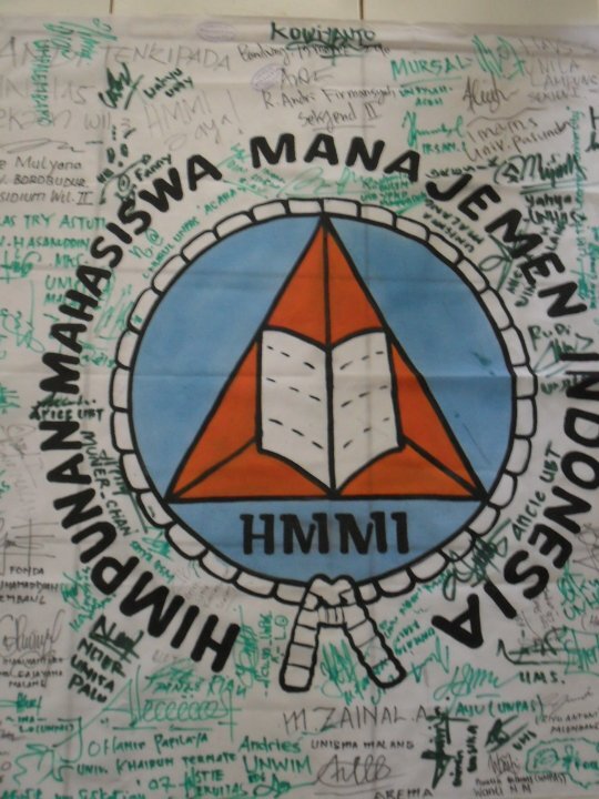 Bekerja di himpunan mahasiswa manajamen se-Aceh.