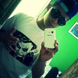 '' Acreditee, corra atraas, ah unica coisa qe existee entree vooç eeh o seo sonhoo, eeh o seeoo meedoo  ''