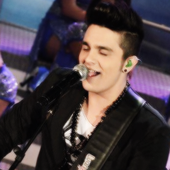 Eu trocaria tudo , pra te ter aqui @LuanSantana Since: 05/01/13