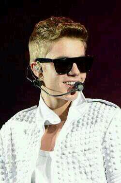 Justin Bieber Pura Locura Enterna:)Beliebers Unidas Jamas Seran Vencidas..:)Esas manos arriba por nuestro Jus!