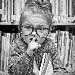Casi 9. Mini-brujita. Futura Ravenclaw. Mi mamá dice que soy bonita. También dice que algún día podré ir a Hogwarts.