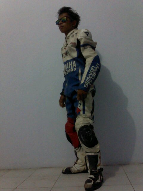 Pembalap bisa mengubah arah motorx, Tapi T̶i̶d̶a̶k̶ akan mengubah arah hatix
