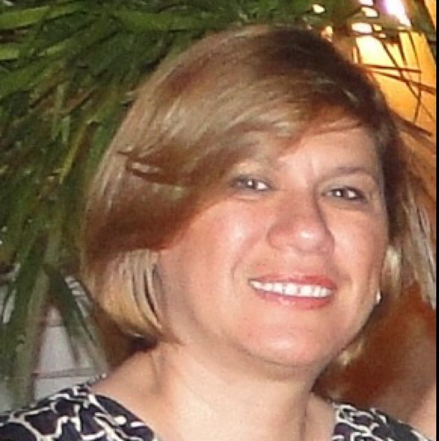 Arquitecta. Magister en Informática en Arquitectura. Especialista en diseños de cocinas y muebles modulares