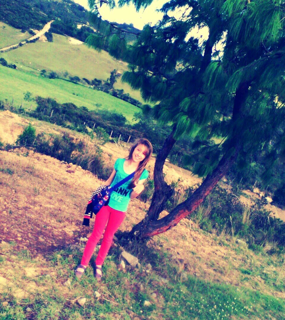 Sonrieme, & No me mientas.