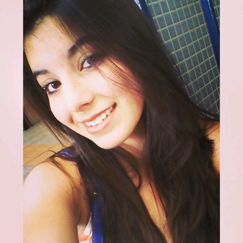 ' vivo a vida intensamente, não me prendo no passado pois caminho olhando pra frente '  ;D