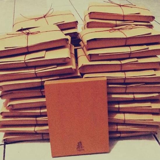 CatatanLayang's profile picture. Buku catatan sederhana untuk merekam perjalanan hidupmu yang luar biasa. Kontak: catatanlayang@gmail.com | 085813223391 http://t.co/5bmdppC7QD