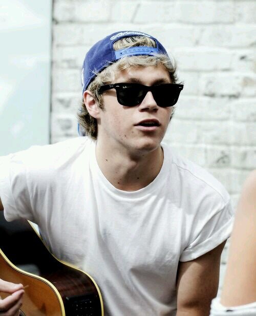 17:) española/burgalesa:))  directioner gracias a una amiga/ forever young/ you are PER-FECT ;)