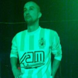 soy fanatoko de la bna musica y de mi atletico nacional. con muy bn sentido del humor y un enamorado de la vida y de lo mas hermoso del universo la mujer