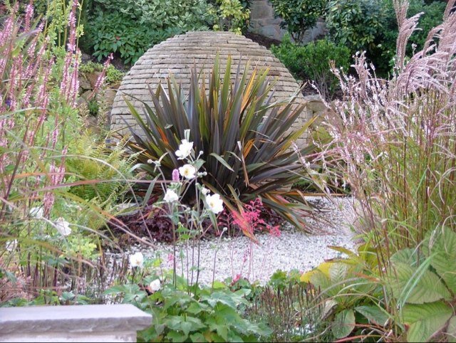 A family business, providing professional, efficient, reliable and competitive horticultural service to residential and commercial customers in the Leeds area.