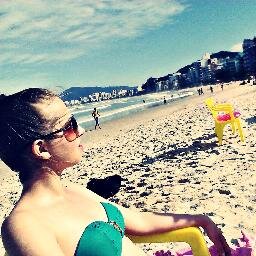 Eu nasci pra ser feliz, não pra ser normal ;* 
http://t.co/Q2NV6bA6ZQ