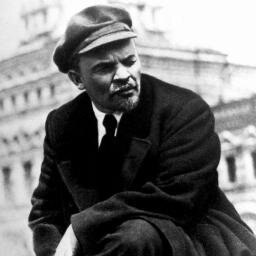 iLeninOficial's profile picture. Владимир Ильич Ульянов. Lideré la Revolución, fundé la III Internacional y la URSS y los rusos me tienen como un mito en un mausoleo.