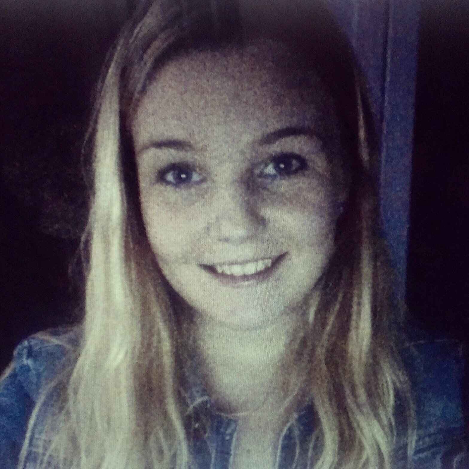 Veen, NB | 24 | Horsebackriding and dancing | Friends ♥ | Party | Logopedist |
