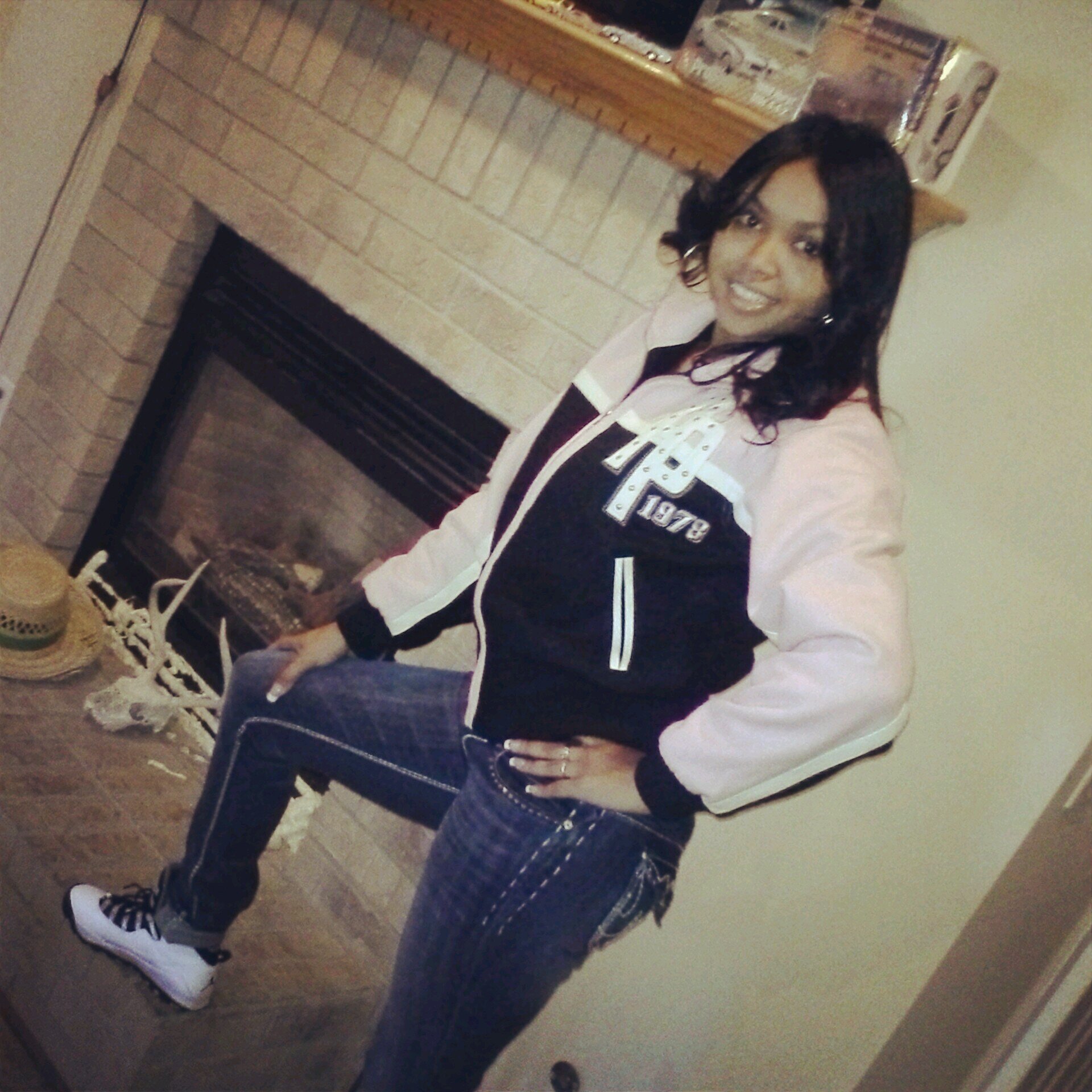 ItsMeTakeAPic's profile picture. I'm a real chick with real feelings you do dirty business with me and its a wrap... R.I.P Nea enough said now either Follow me or Swallow me....